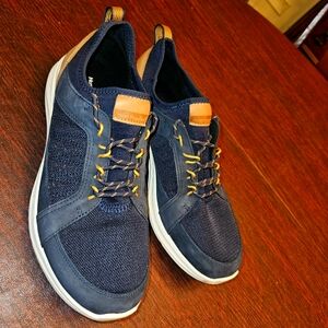 Men's Sz 11 Hush Puppies Sneaker